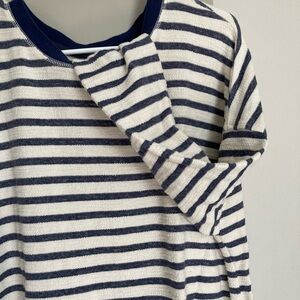 Old Navy women’s XL cream and blue striped tunic